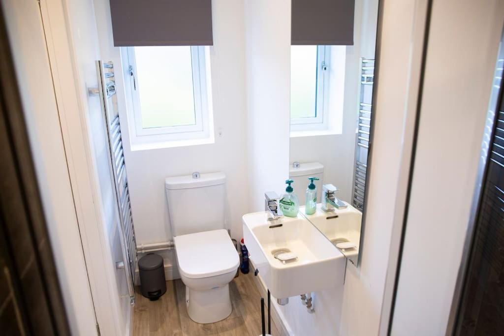 Bridge House Apartments - Free Parking Shottery Luaran gambar