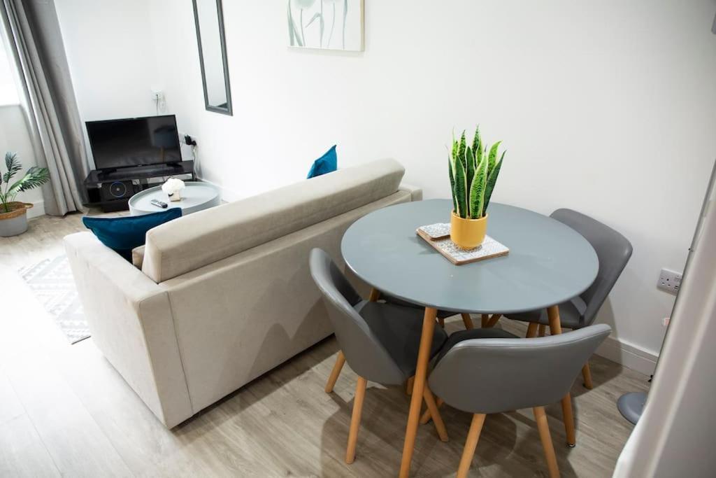 Bridge House Apartments - Free Parking Shottery Luaran gambar