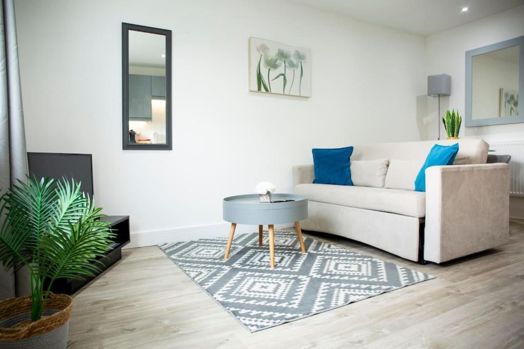 Bridge House Apartments - Free Parking Shottery Luaran gambar