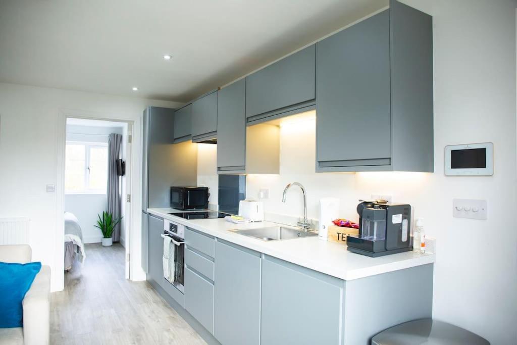 Bridge House Apartments - Free Parking Shottery Luaran gambar