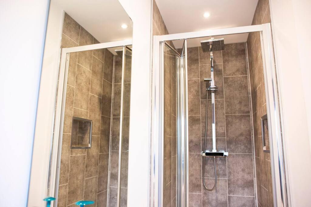 Bridge House Apartments - Free Parking Shottery Luaran gambar