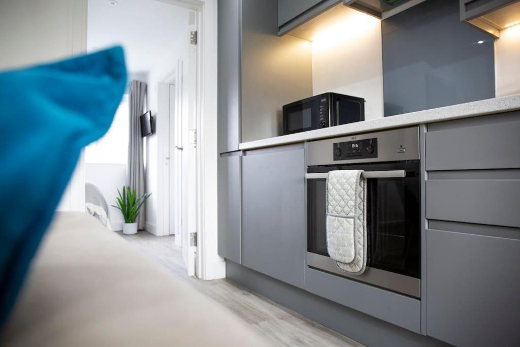Bridge House Apartments - Free Parking Shottery Luaran gambar